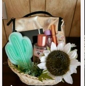 🔴SOLD🔴NEW Mother's Day Gift Basket